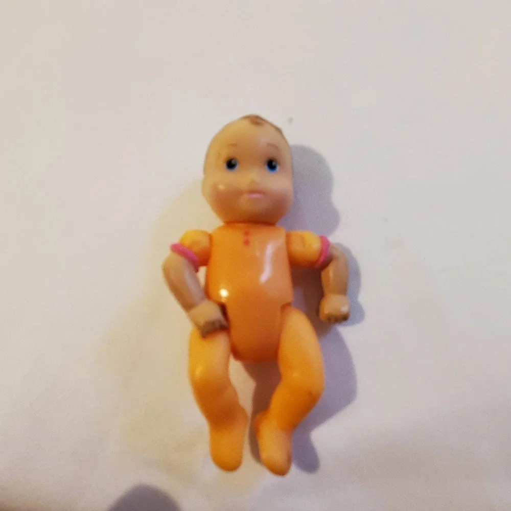 Fisher-Price Loving Family Dollhouse Girl Baby Doll Figure in Orange‎ Sleeper